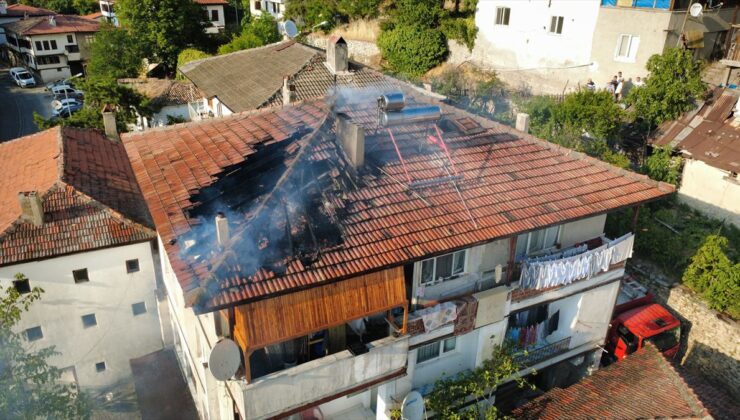 Karabük’te evin çatısında çıkan yangın söndürüldü