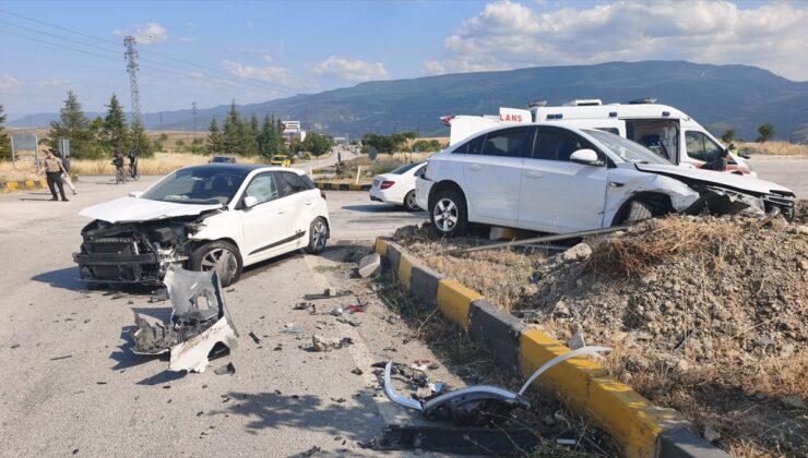 Karabük’te iki otomobilin çarpıştığı kazada 7 kişi yaralandı