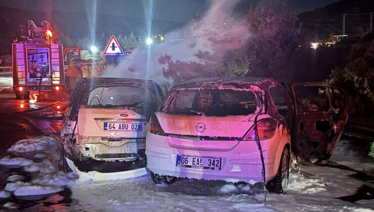 Kaş’ta İki Otomobil Çarpıştı: 5 Yaralı