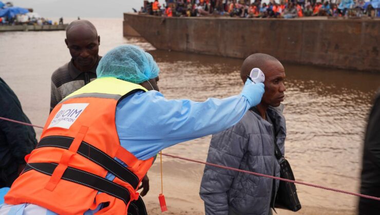Kinşasa’da Ebola Şüphesi: Yolcu Teknesine Müdahale