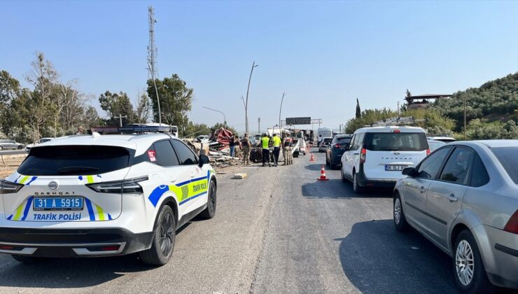 Kırıkhan’da Tır Kazası: Sürücü Ağır Yaralandı