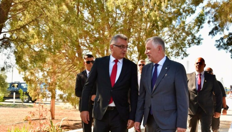 KKTC ve GKRY liderleri ara bölgede görüştü