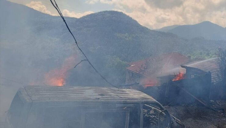 Komşu kavgası kanlı bitti: 1 ölü, 2 yaralı, ev ve araç ateşe verildi