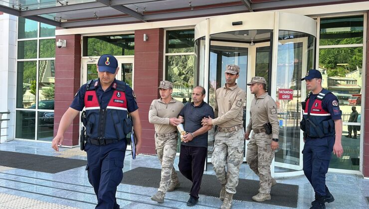 Komşusunun evini ateşe verip tabancayla 1 kişiyi öldüren 4 kişiyi de yaralayan zanlı tutuklandı
