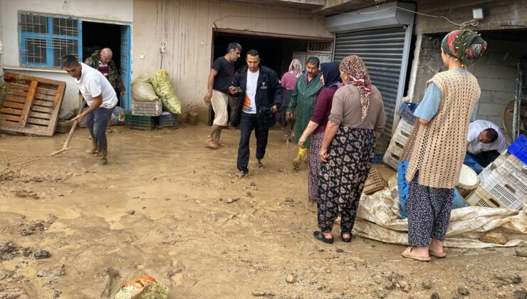 Malatya’da Sağanak Evleri Bastı, Kayısılar Zarar Gördü