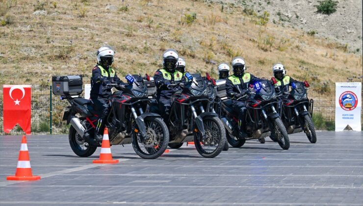 Malazgirt Zaferi’nde Motosikletli Gösteri Göz Kamaştırdı