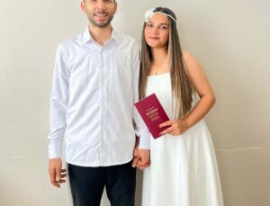 Manisa’da bıçaklı saldırıda yaralanan genç, hastanede nişanlısıyla evlendi