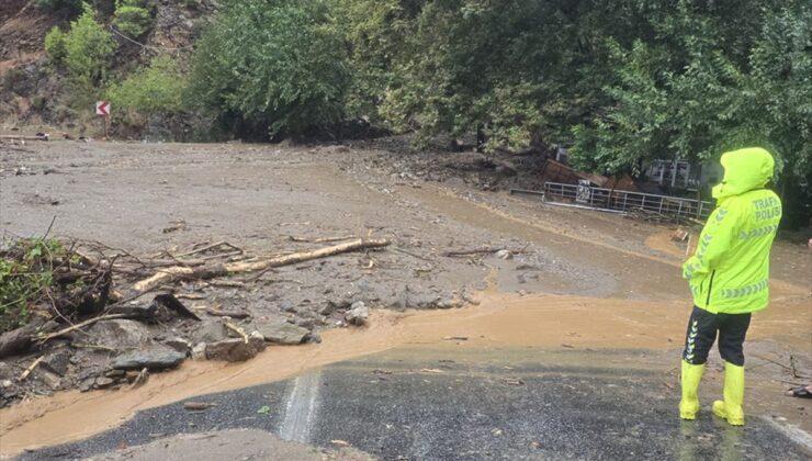 Mersin’de Heyelan: Anamur-Gazipaşa Yolu Kapandı