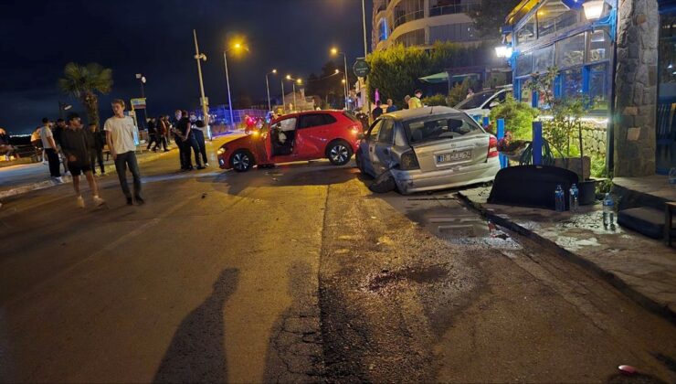 Mudanya’da İki Otomobil Çarpıştı: 4 Yaralı