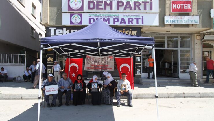 Muş’ta PKK’ya Tepki: Aileler DEM Parti Önünde