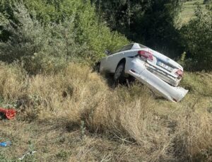 Oltu’da şarampole devrilen otomobilde 5 yaralı