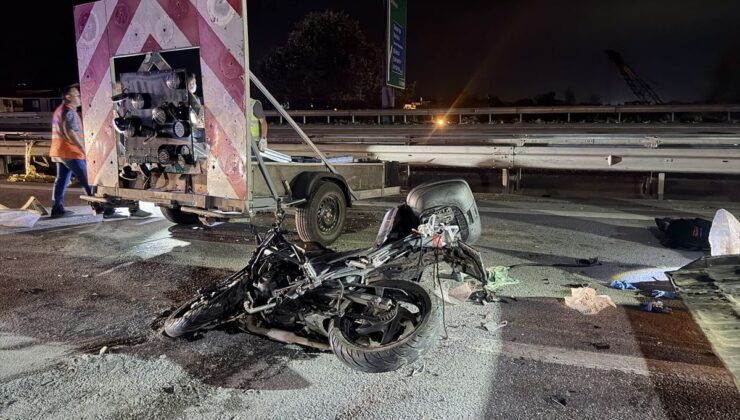 Otoyolda Motosiklet Römorka Çarptı: Sürücü Hayatını Kaybetti