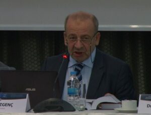 Prof. Dr. Özgenç’ten Özgür Özel fezlekesi yorumu: Rüşvet suçu oluşmaz
