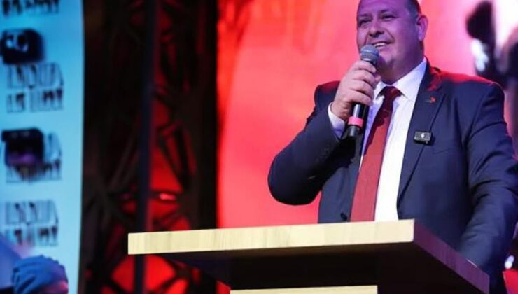 Rüşvetten gözaltına alınan başkana ait olduğu öne sürülen mesajlar olay oldu: Bu salakları kullanıyorum