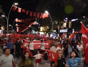 Sakarya ve Zonguldak’ta Zafer Bayramı coşkusu fener alaylarıyla yaşandı
