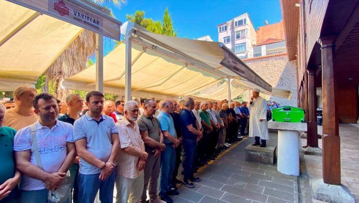 Sinop Üniversitesi Rektörü’nün annesi son yolculuğuna uğurlandı