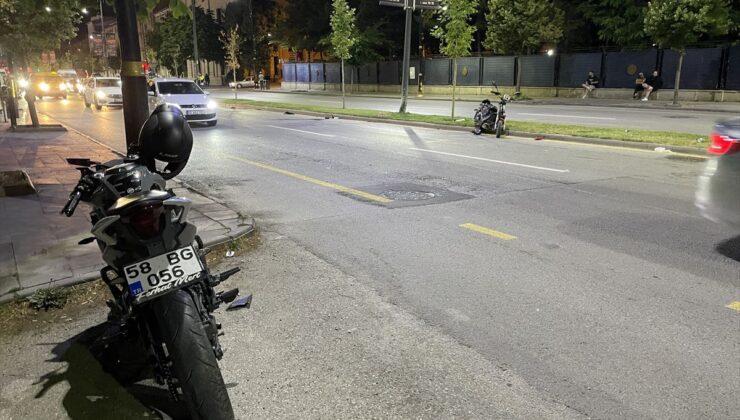 Sivas’ta motosiklet ile elektrikli bisikletin çarpıştığı kazada 2 kişi yaralandı