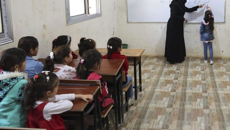 Suriye’de ilkler peş peşe geliyor: Kürtçe, seçmeli ders olacak