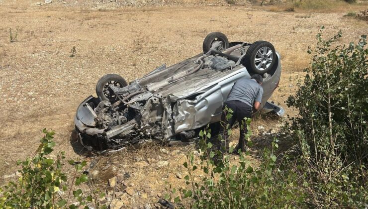 Tavşanlı’da kamyonla çarpışan otomobil takla attı: 4 yaralı