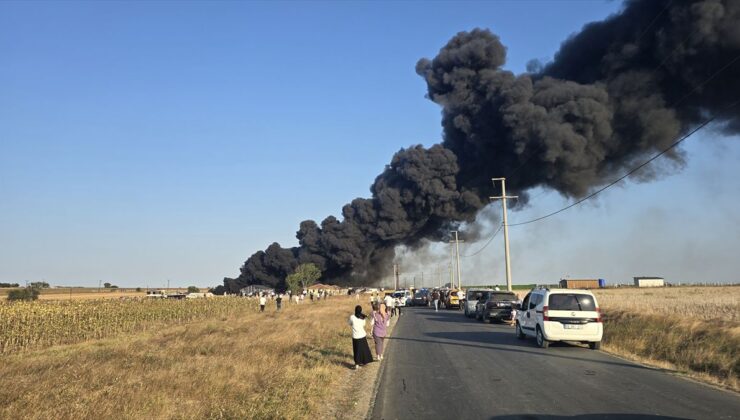 Tekirdağ’da Lastik Deposunda Yangın