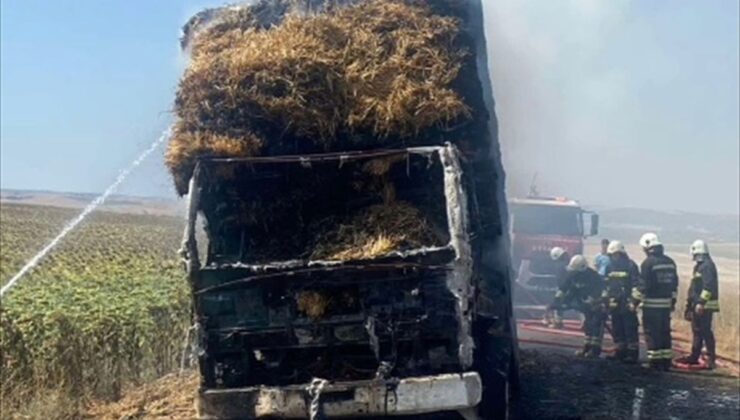 Tekirdağ’da Saman Yüklü Kamyon Küle Döndü