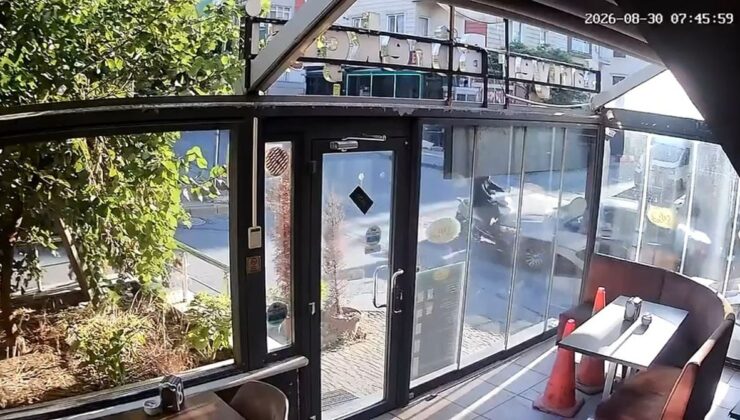 Ümraniye’de Motosiklet ile Otomobil Çarpıştı: Sürücü Yaralandı