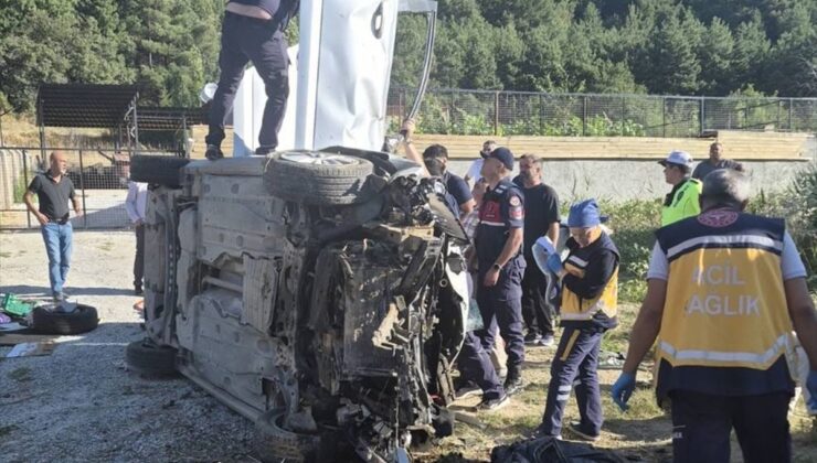 Uşak’ta devrilen otomobildeki 1 kişi öldü, 3 kişi yaralandı
