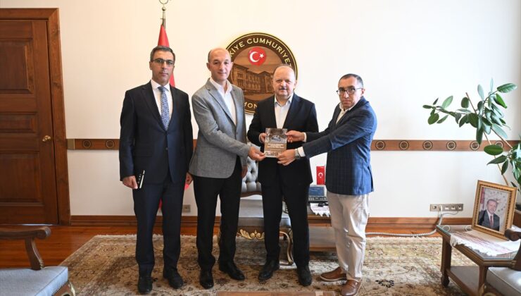 Vali Dallı’dan Kastamonu Tarihi Kitabına Teşekkür