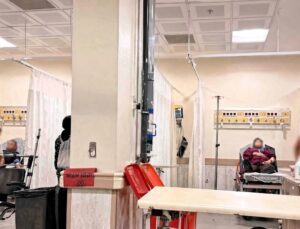 Vali Yardımcısı hastanede sıra bekledi, gözlemlerini paylaştı