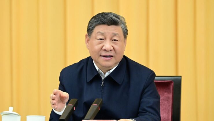 Xi Jinping Heyelan Kurtarma Çalışmalarını Yönetmek İçin Parti Liderliği Toplantısına Başkanlık Etti