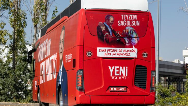 Yeni Parti’nin ilk otobüsü sahaya indi: Üzerindeki sözler dikkat çekti