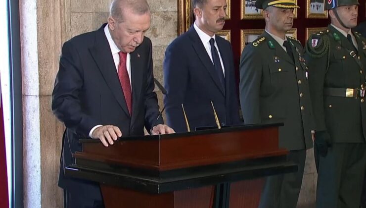 Yüksek Askeri Şura toplandı! Erdoğan YAŞ üyeleriyle Anıtkabir’i ziyaret etti