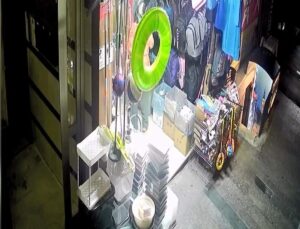 Çantayı çalıp iade istedi, kameraya yakalandı