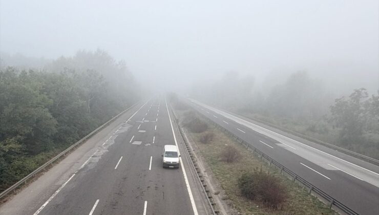 Düzce’de Sis Sürücülere Zor Anlar Yaşatıyor