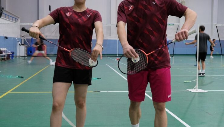 Erzincanlı Milli Sporcular Nisanur Çimen ve Gökay Göl, Avrupa Şampiyonluğu’nu Uçakta Kutladı
