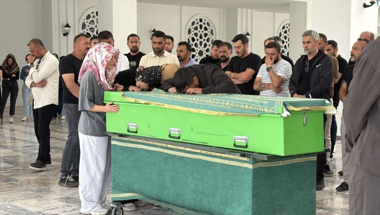 Eskişehir’de Otomobil Çarpan 3 Yaşındaki Çocuk Hayatını Kaybetti