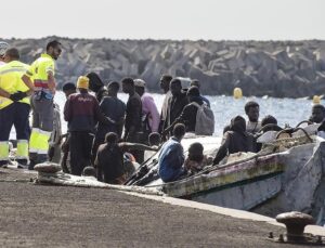Gambiya açıklarında göçmen teknesi battı: En az 80 ölü