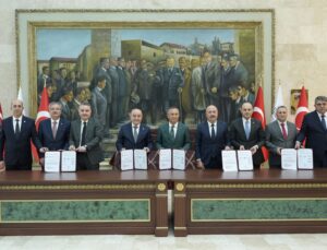 Gaziantep’te öğrencilere 1.250 liralık kırtasiye desteği