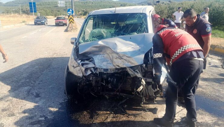 Geyve’de iki araç çarpıştı: 6 yaralı