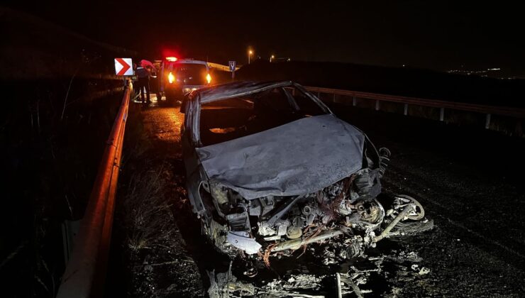 Hacılar’da Motosiklet-Otomobil Çarpıştı: 2 Yaralı, Araçlar Alev Aldı