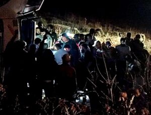 Kars’ta saman balyası yüklü kamyonet devrildi, 4 kişi yaralandı