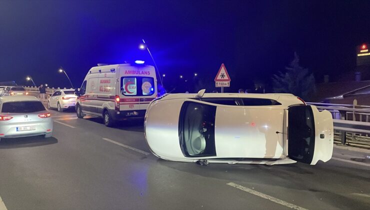 Kayseri’de iki otomobilin çarpıştığı kazada devrilen aracın sürücüsü yaralandı
