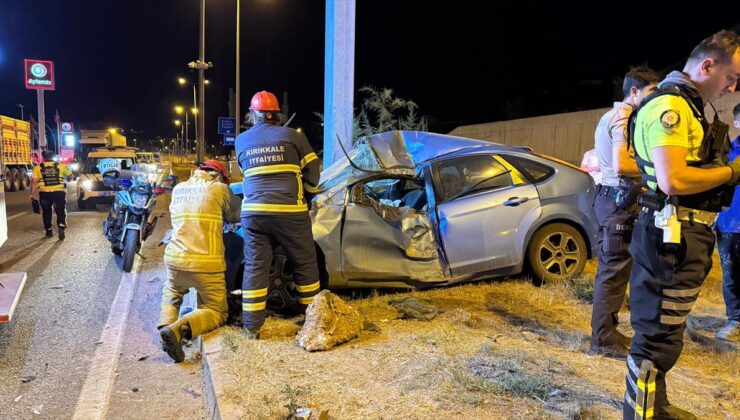 Kırıkkale’de Direğe Çarpan Otomobil: Sürücü Yaralandı