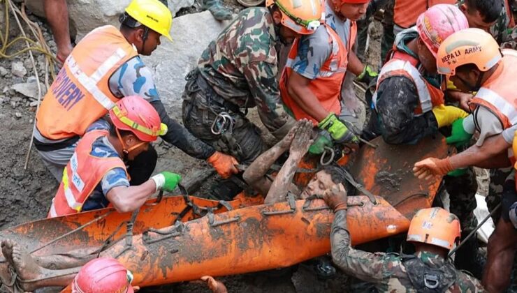 Nepal’de sel: Tünelde mahsur kalan 2 işçi 9 gün sonra kurtarıldı