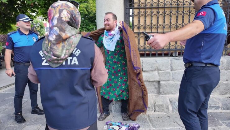 Tiyatroculardan Zabıta Haftası’na Renkli Kutlama: Dilenci Kılığında Sürpriz