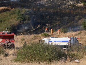 Turgutlu’da otluk yangını zeytinliğe sıçradı, söndürüldü