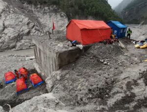 Xizang’da Heyelan Sonrası Kurtarma Çalışmaları Aralıksız Sürüyor